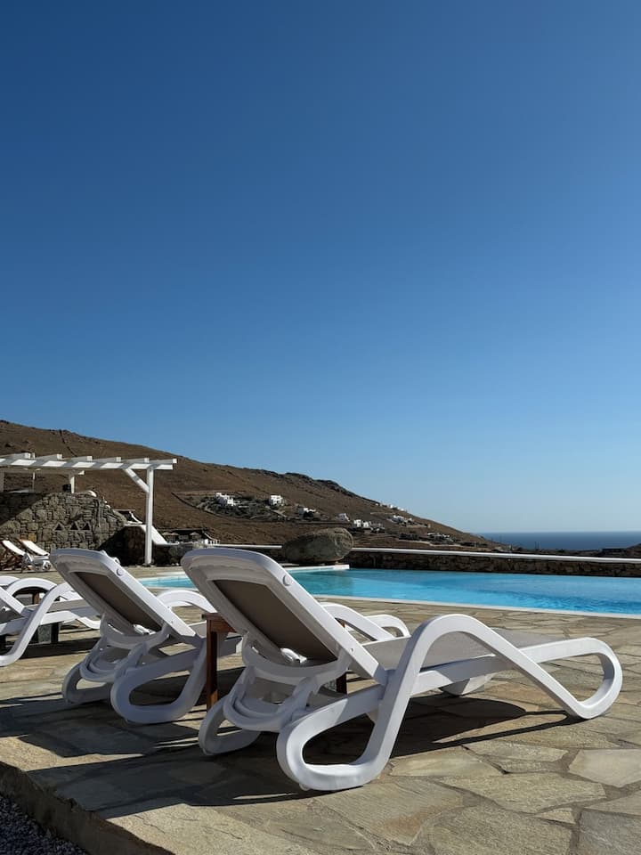 Yakinthos Residence