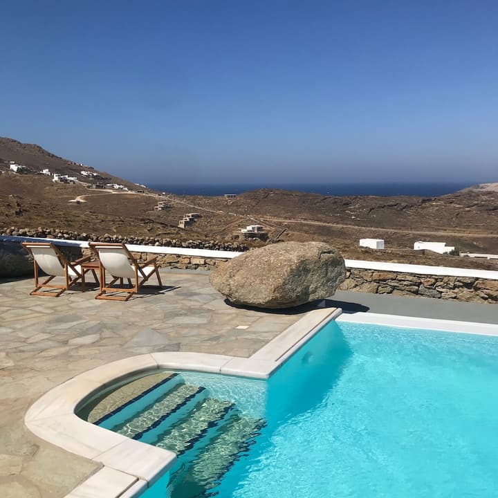 Yakinthos Residence