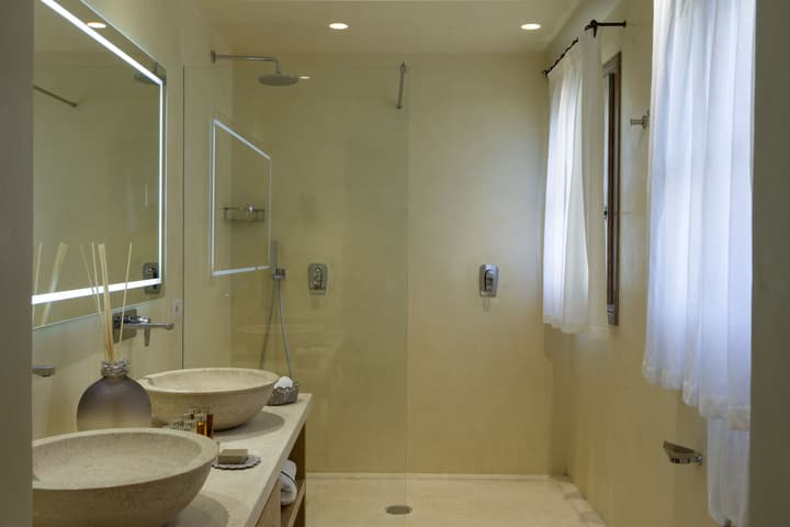 Li Finistreddi Exclusive Country Retreat