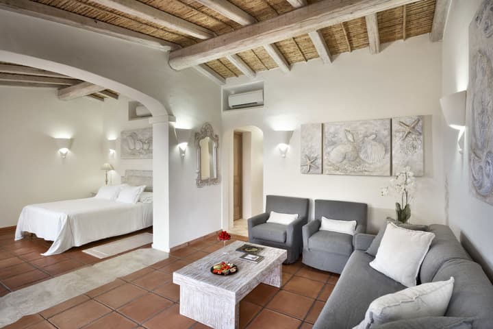 Li Finistreddi Exclusive Country Retreat