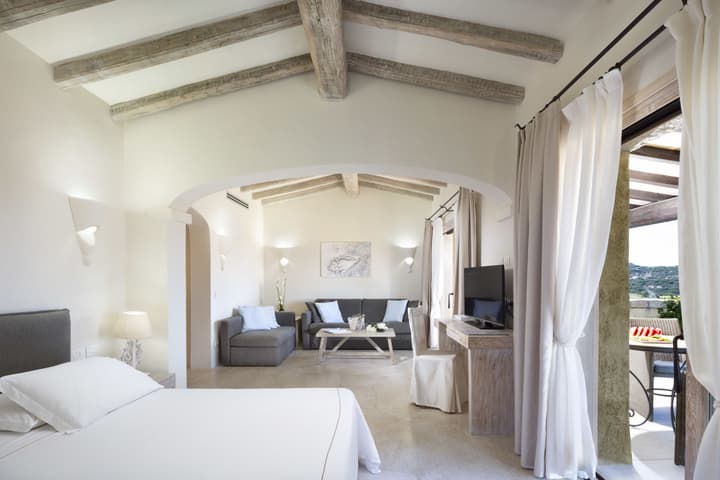 Li Finistreddi Exclusive Country Retreat