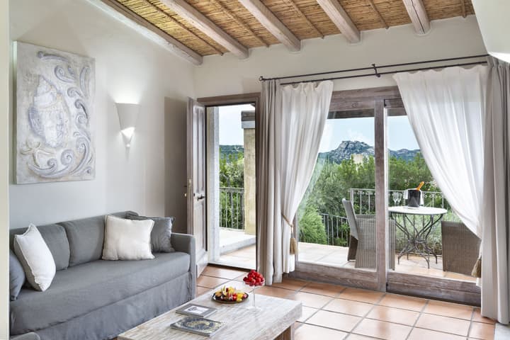 Li Finistreddi Exclusive Country Retreat