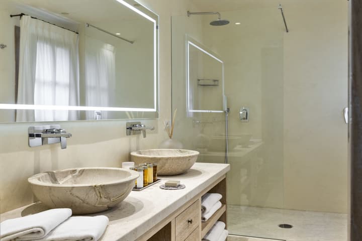 Li Finistreddi Exclusive Country Retreat