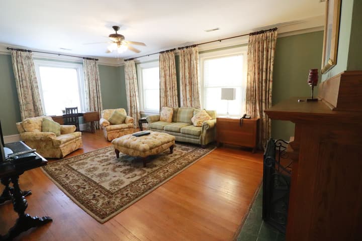 Inn at 835 Boutique Hotel
