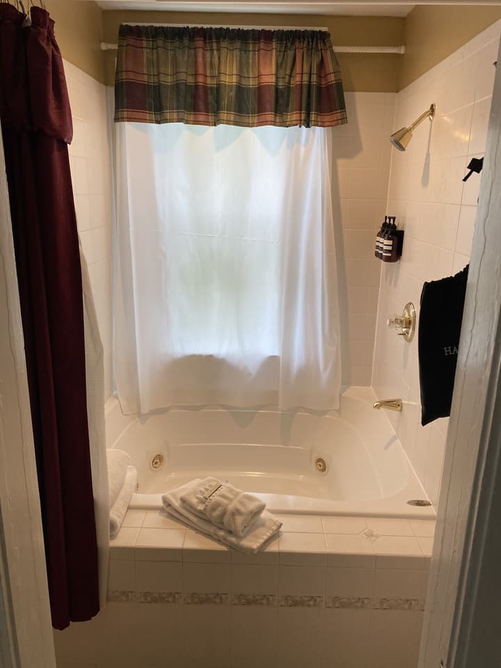 Inn at 835 Boutique Hotel