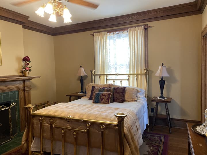 Inn at 835 Boutique Hotel
