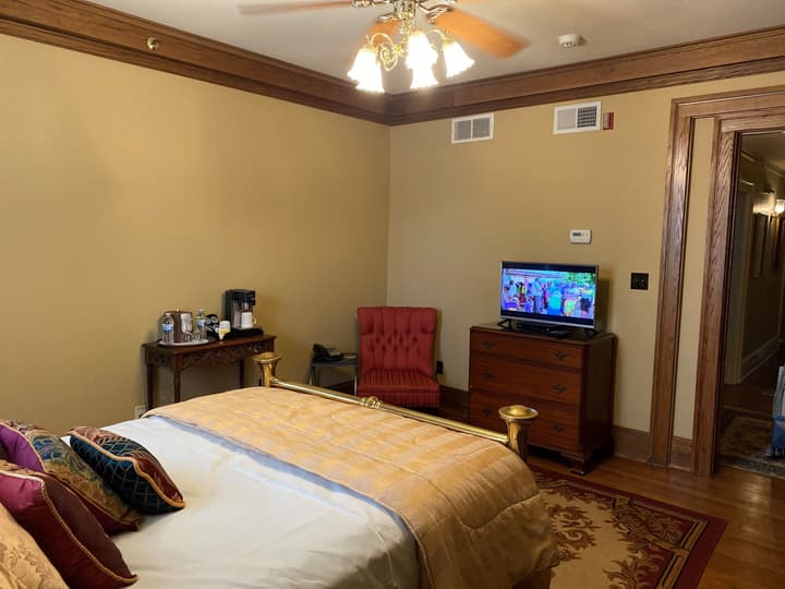 Inn at 835 Boutique Hotel