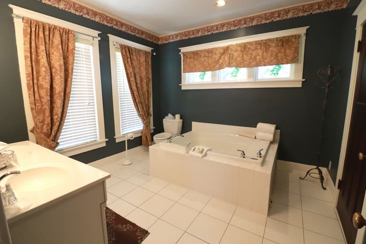 Inn at 835 Boutique Hotel