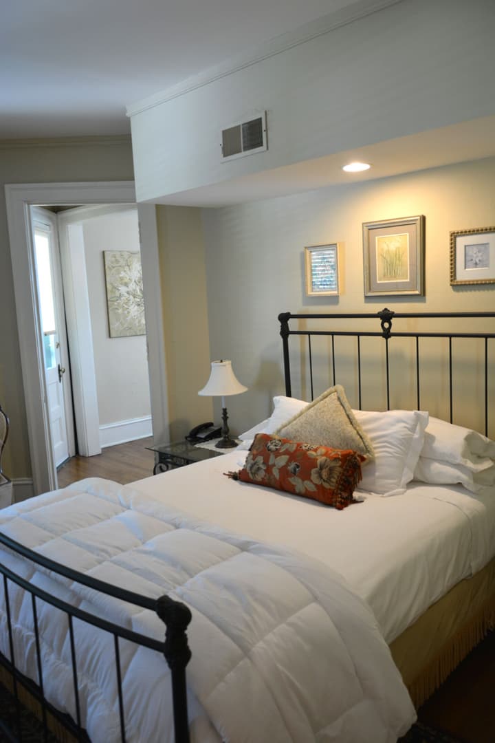 Inn at 835 Boutique Hotel