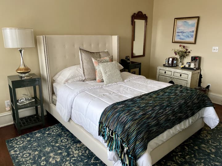 Inn at 835 Boutique Hotel
