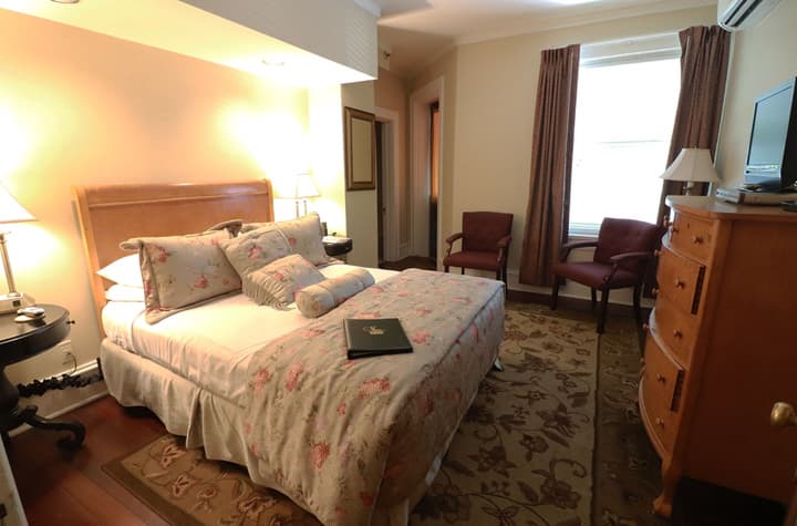 Inn at 835 Boutique Hotel