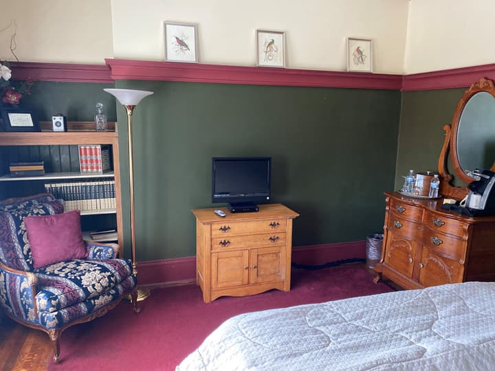 Inn at 835 Boutique Hotel
