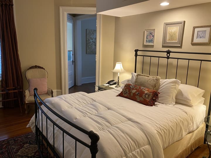 Inn at 835 Boutique Hotel