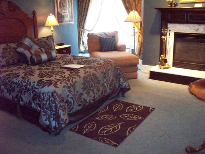 Inn at 835 Boutique Hotel
