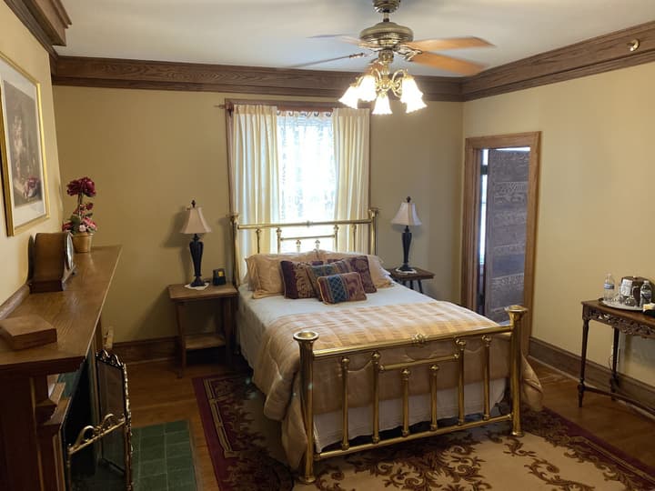Inn at 835 Boutique Hotel