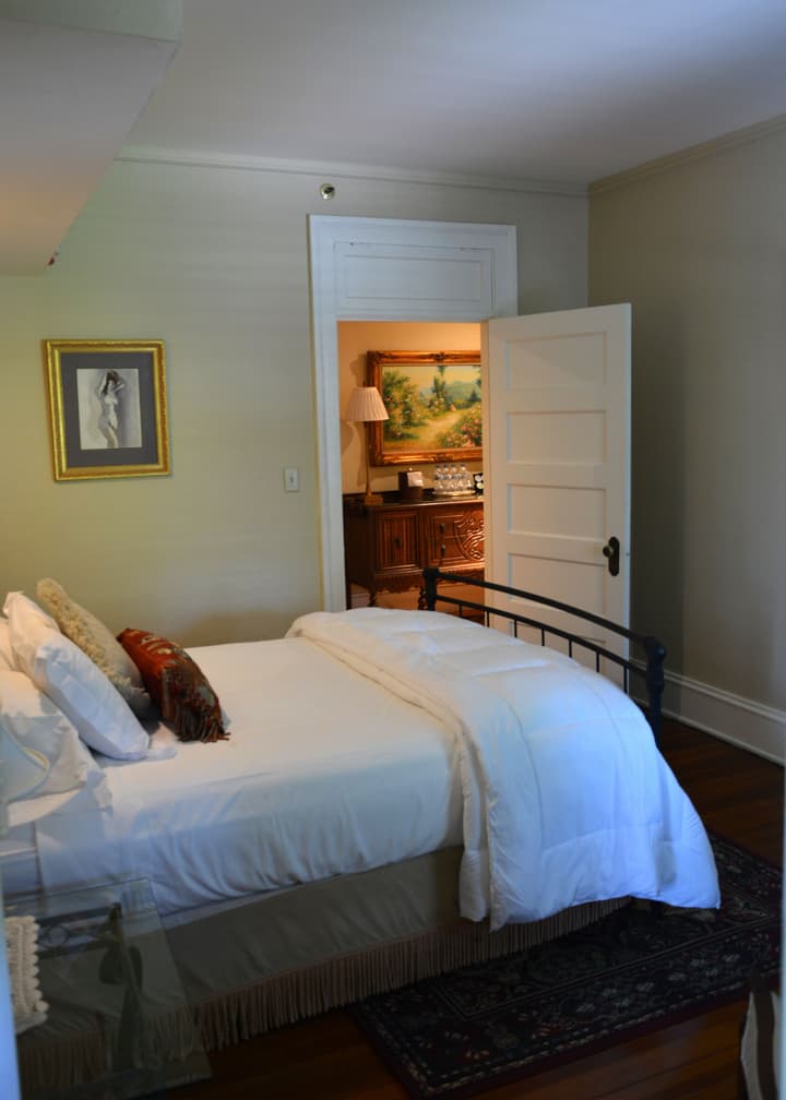 Inn at 835 Boutique Hotel