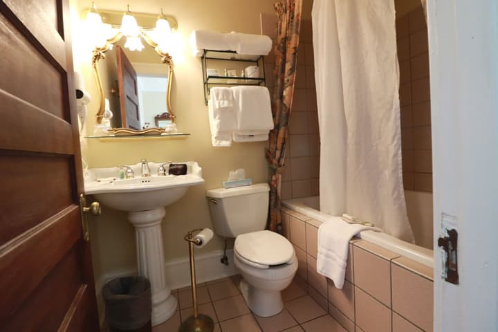 Inn at 835 Boutique Hotel