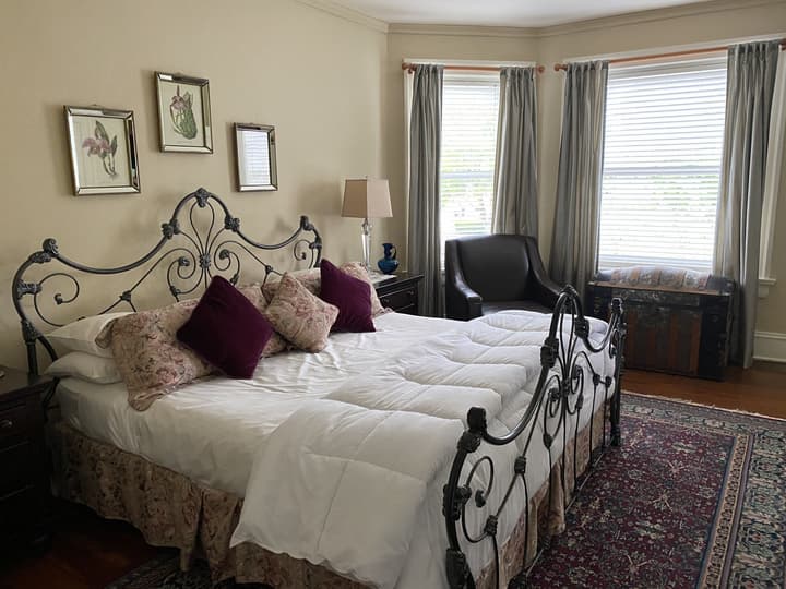 Inn at 835 Boutique Hotel