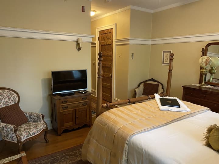 Inn at 835 Boutique Hotel