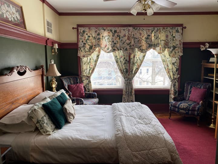 Inn at 835 Boutique Hotel