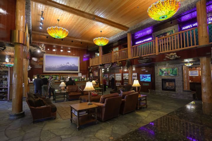 Pike's Waterfront Lodge
