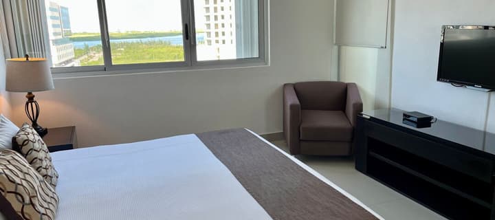 Suites Malecon Cancun
