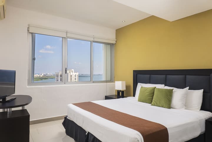 Suites Malecon Cancun