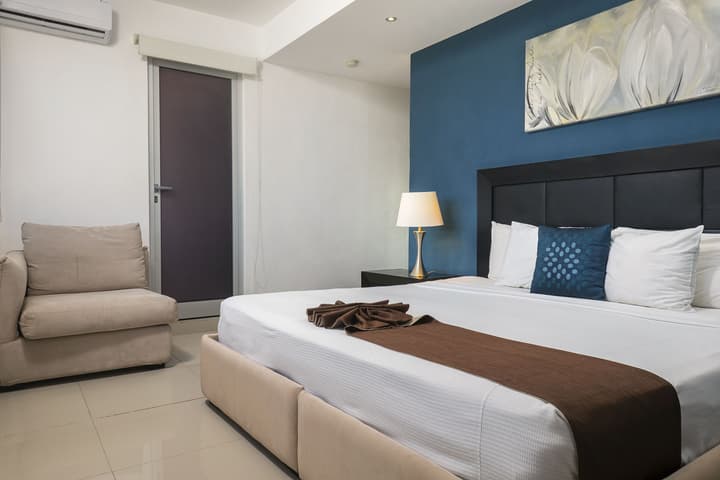 Suites Malecon Cancun