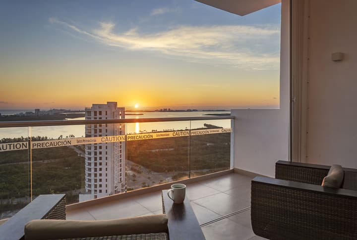Suites Malecon Cancun