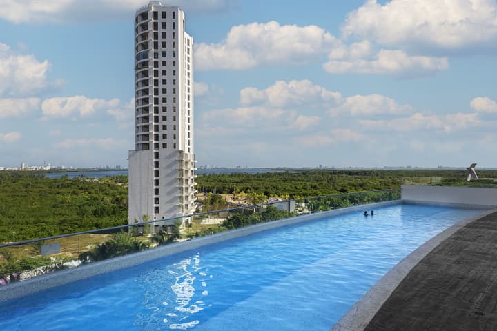 Suites Malecon Cancun
