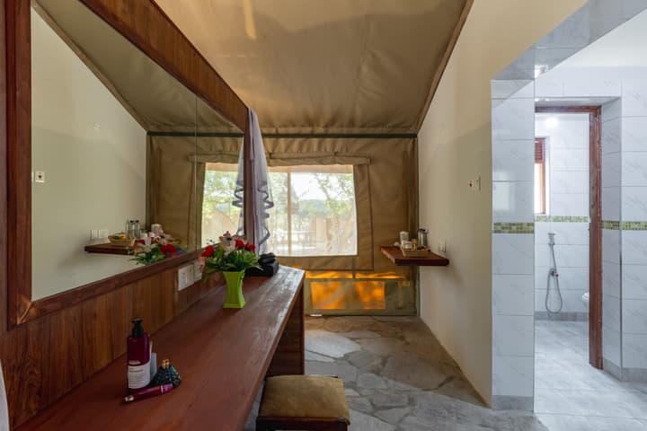 Sentrim Mara Game Lodge