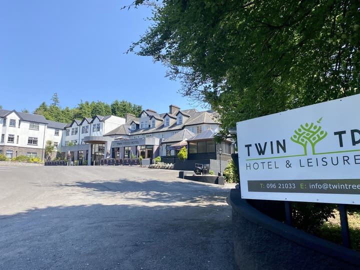 Twin Trees Hotel & Brusna Falls Leisure