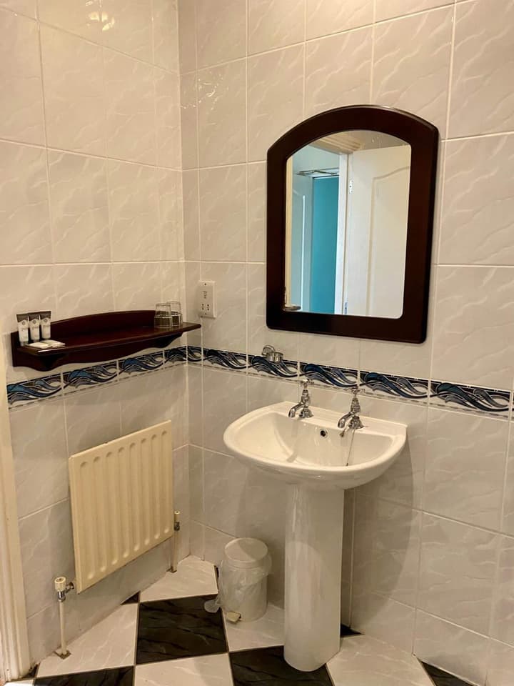 Twin Trees Hotel & Brusna Falls Leisure