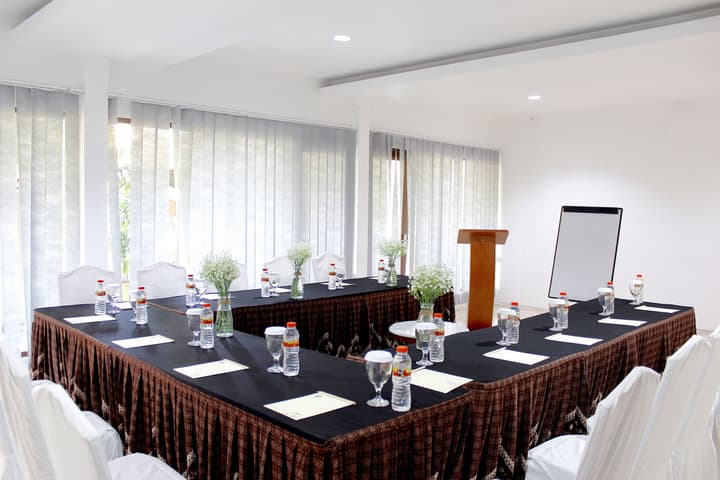 The Cakra Hotel