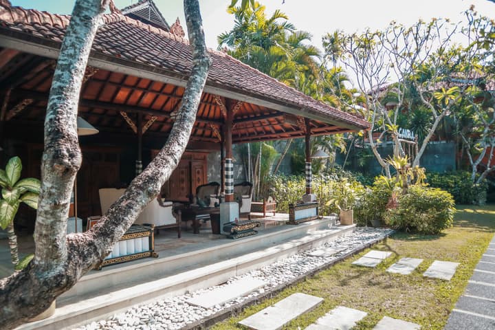 The Cakra Hotel