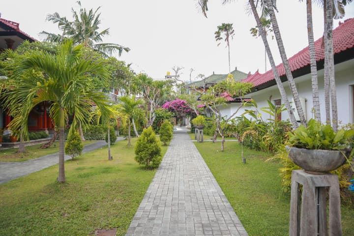 The Cakra Hotel