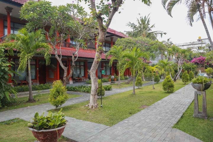 The Cakra Hotel