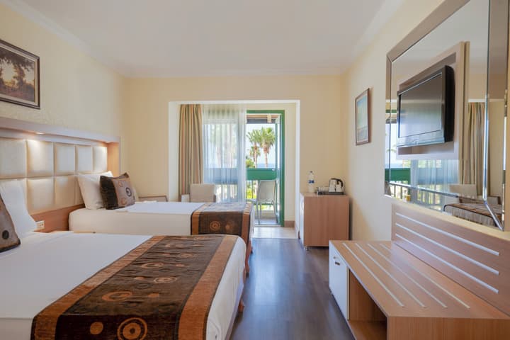 Oz Hotels İncekum Beach Resort