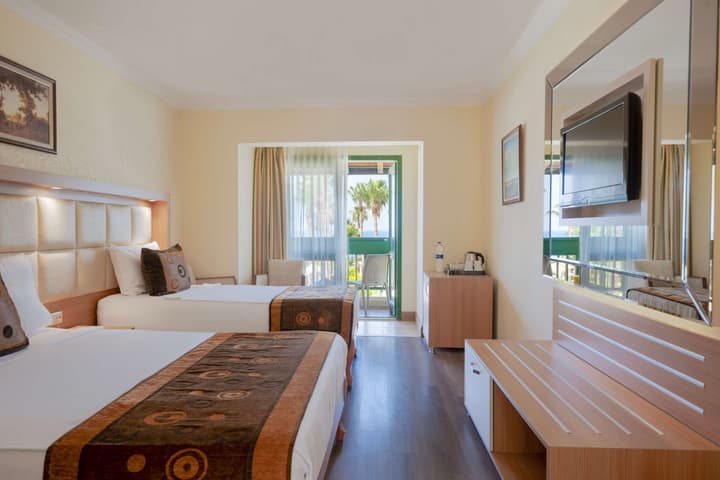Oz Hotels İncekum Beach Resort