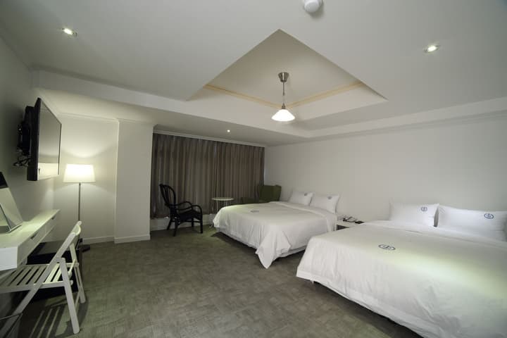 Hillside Hotel