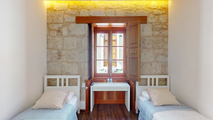 Triana Rooms EH