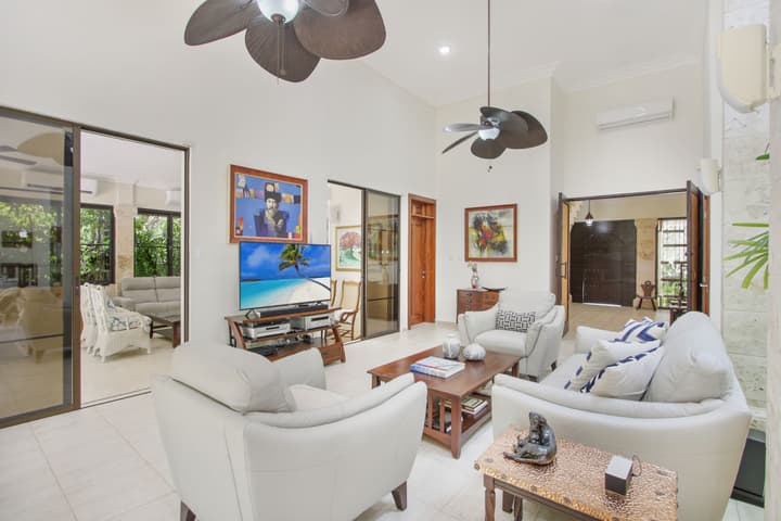 4-BR Pool Villa - Garden & Beach Access
