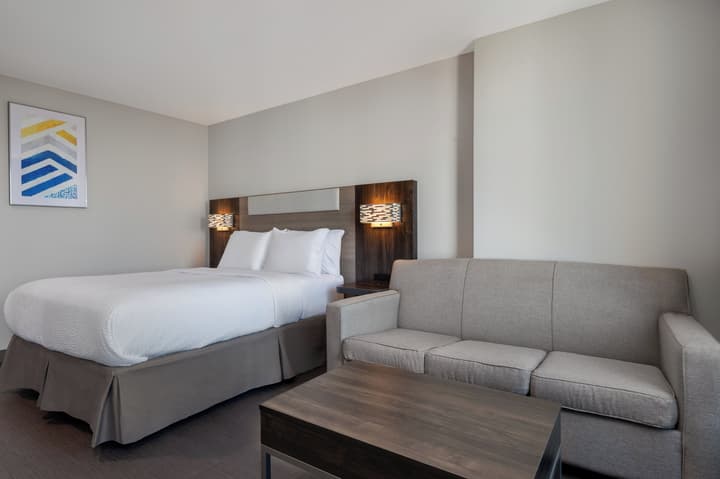 Holiday Inn Express & Suites Bronx - Barnabas area by IHG