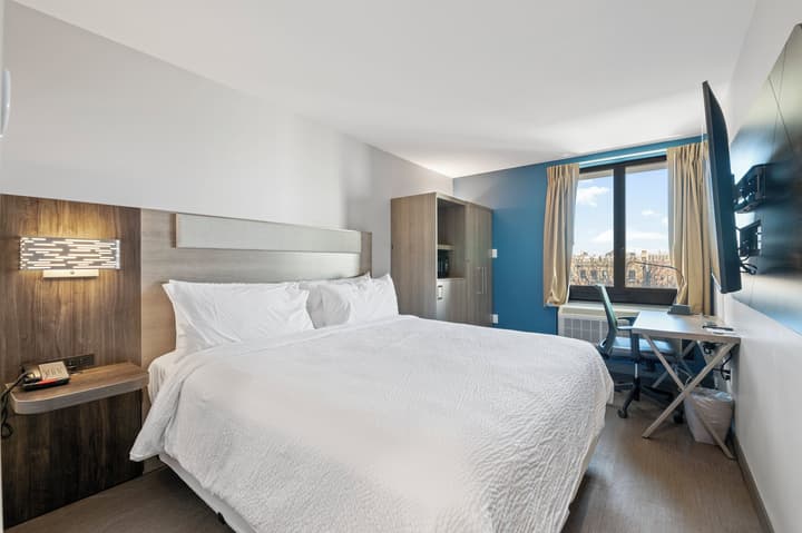 Holiday Inn Express & Suites Bronx - Barnabas area by IHG