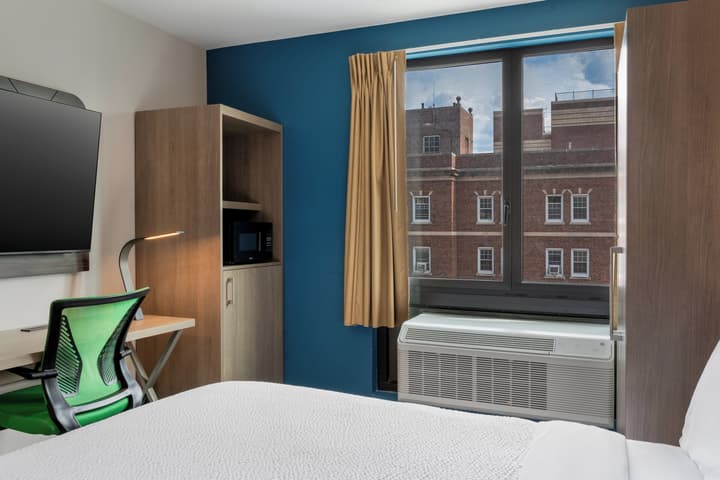 Holiday Inn Express & Suites Bronx - Barnabas area by IHG