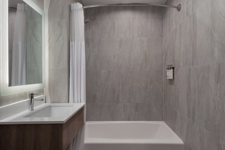 Holiday Inn Express & Suites Bronx - Barnabas area by IHG