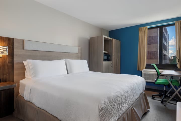 Holiday Inn Express & Suites Bronx - Barnabas area by IHG