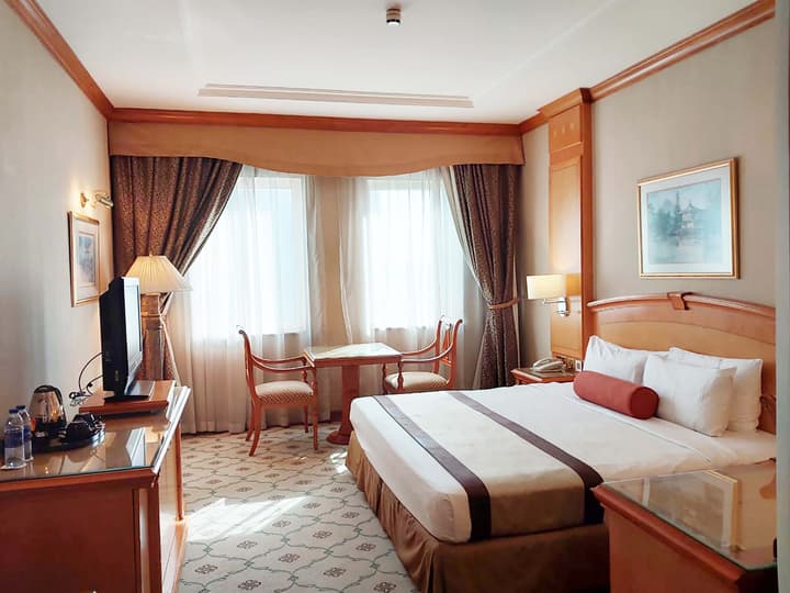 Knight Castle Hotel