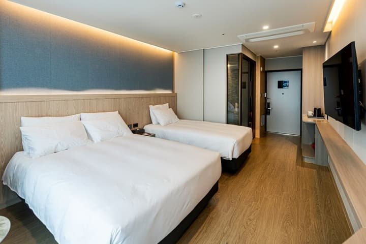 JeJu Bolton Hotel