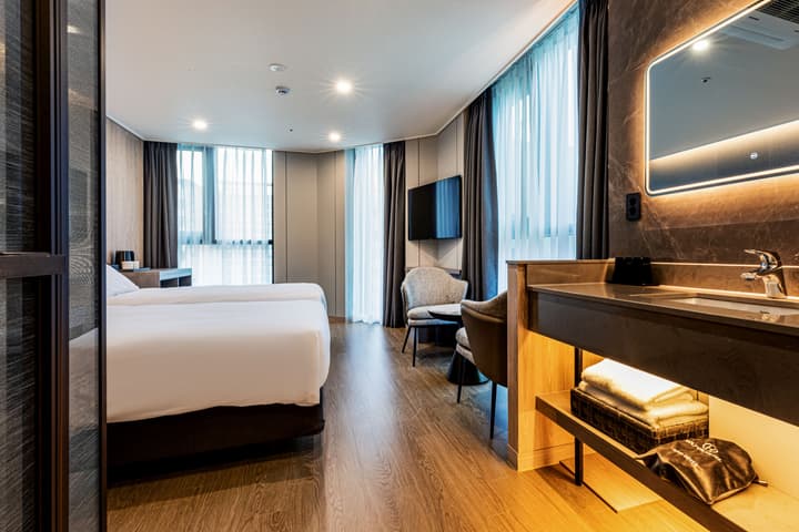 JeJu Bolton Hotel